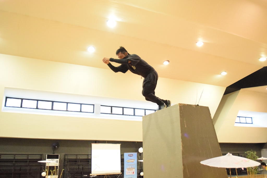 Schick Parkour Wall Run (2)