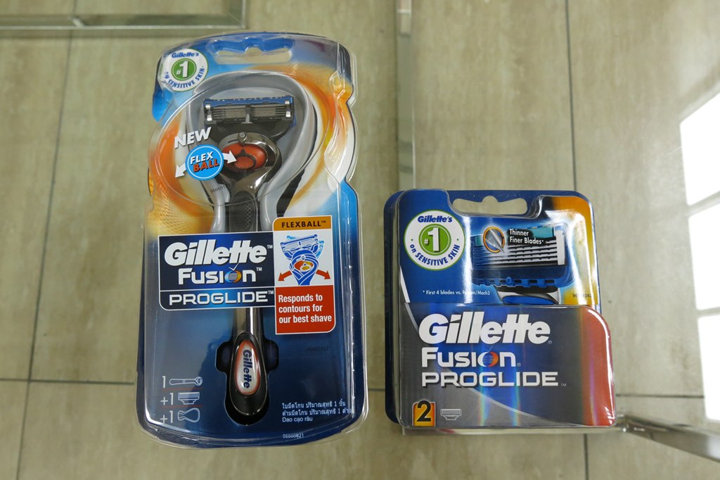 Gillette Fusion ProGlide Shaver with Flexball Technology (23)