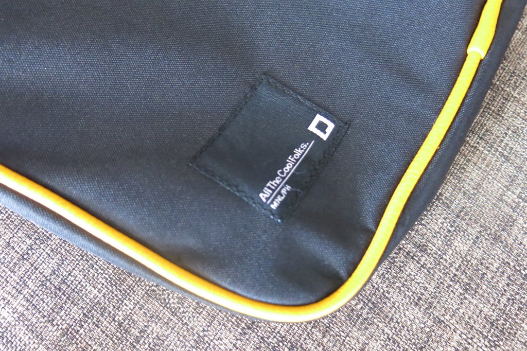 Penshoppe Mini Shoulder Bag for Men (3)