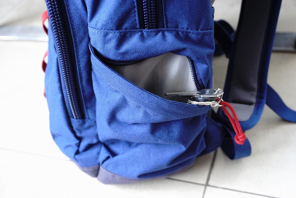 STM Trestle 13” Laptop Backpack – Navy Blue (5)