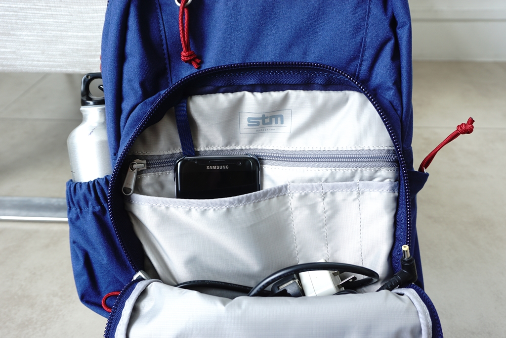 STM Trestle 13” Laptop Backpack – Navy Blue (8)