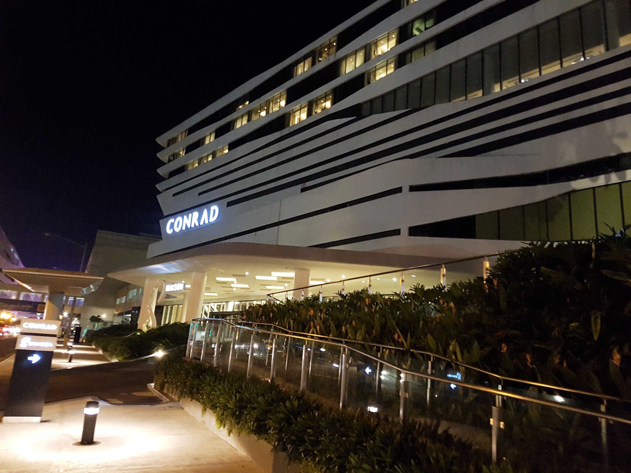 conrad hotel restaurant