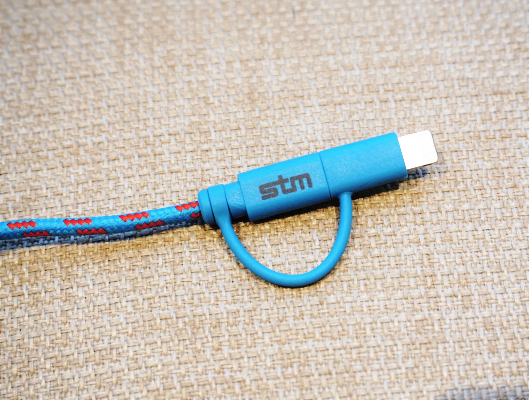 stm-elite-series-2-in-1-sync-charge-lightning-micro-usb-cable-3