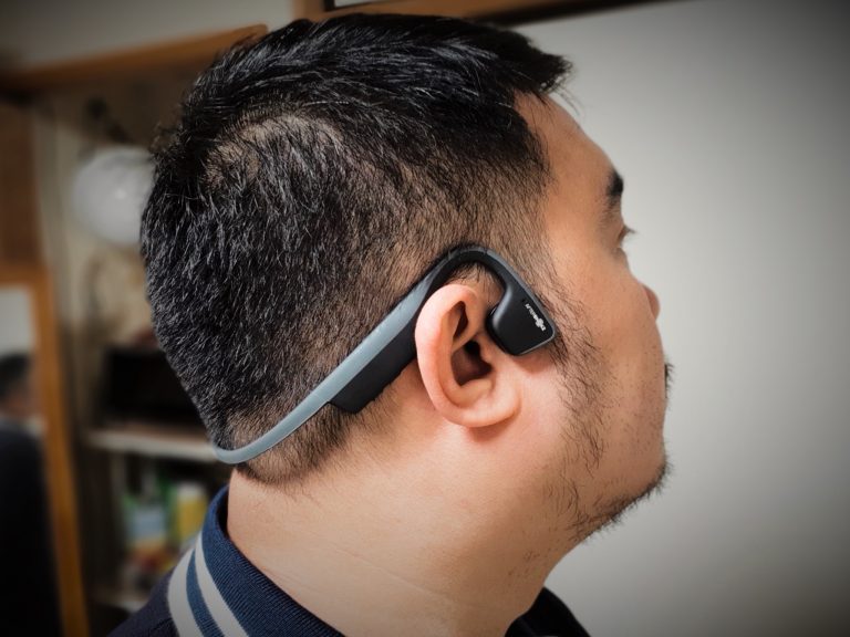 AfterShokz Trekz Titanium The earphones you do not plug into your ears