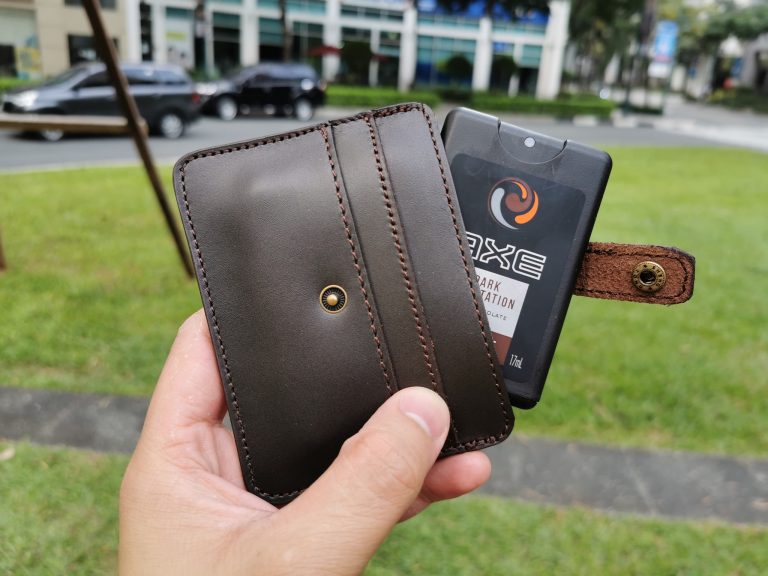 Axe Pocket Perfume for Men helps you to smell great anytime and