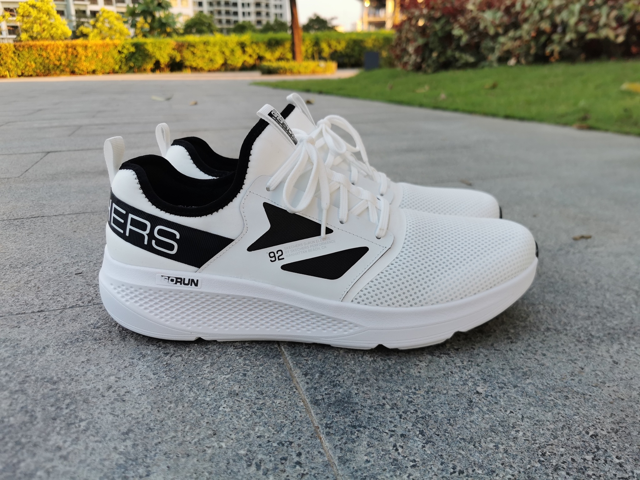 Harmonie Betuttelen postkantoor Skechers Go Run Elevate Ultimate Valor: The Men's Running Shoe that's  comfortable and machine washable - Pinoy Guy Guide